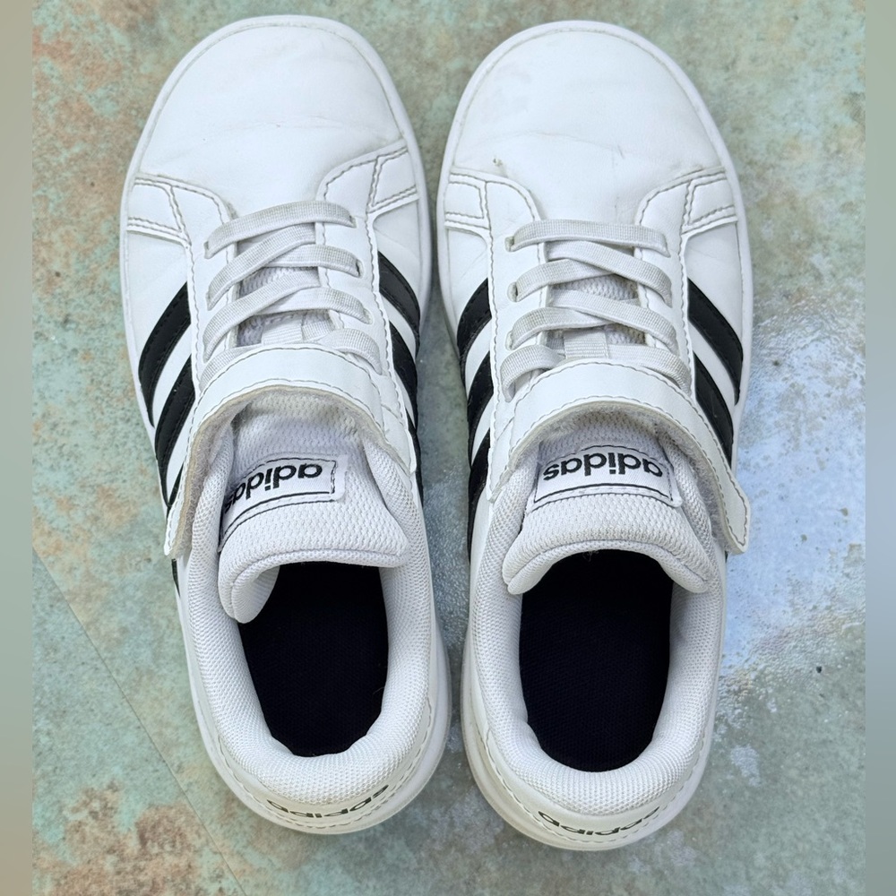 Kids Adidas grand court sneakers